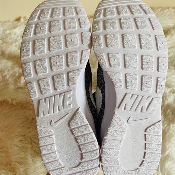 Nike Tanjun SE - Picture 5 of 6